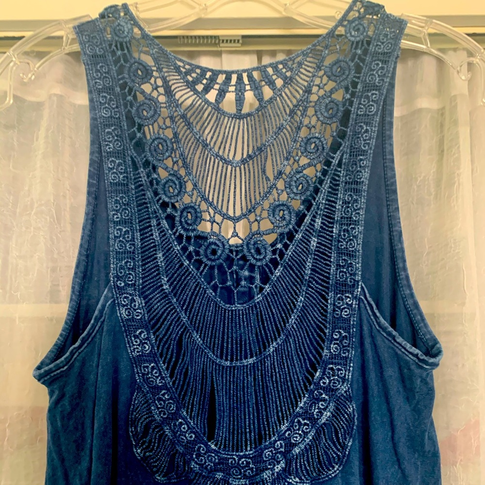 CASUAL CHIC! Macrame-Detailed Tunic Top.